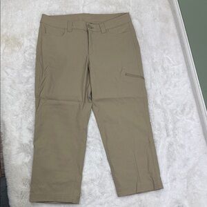 Eddie Bauer tan Capris size 4
